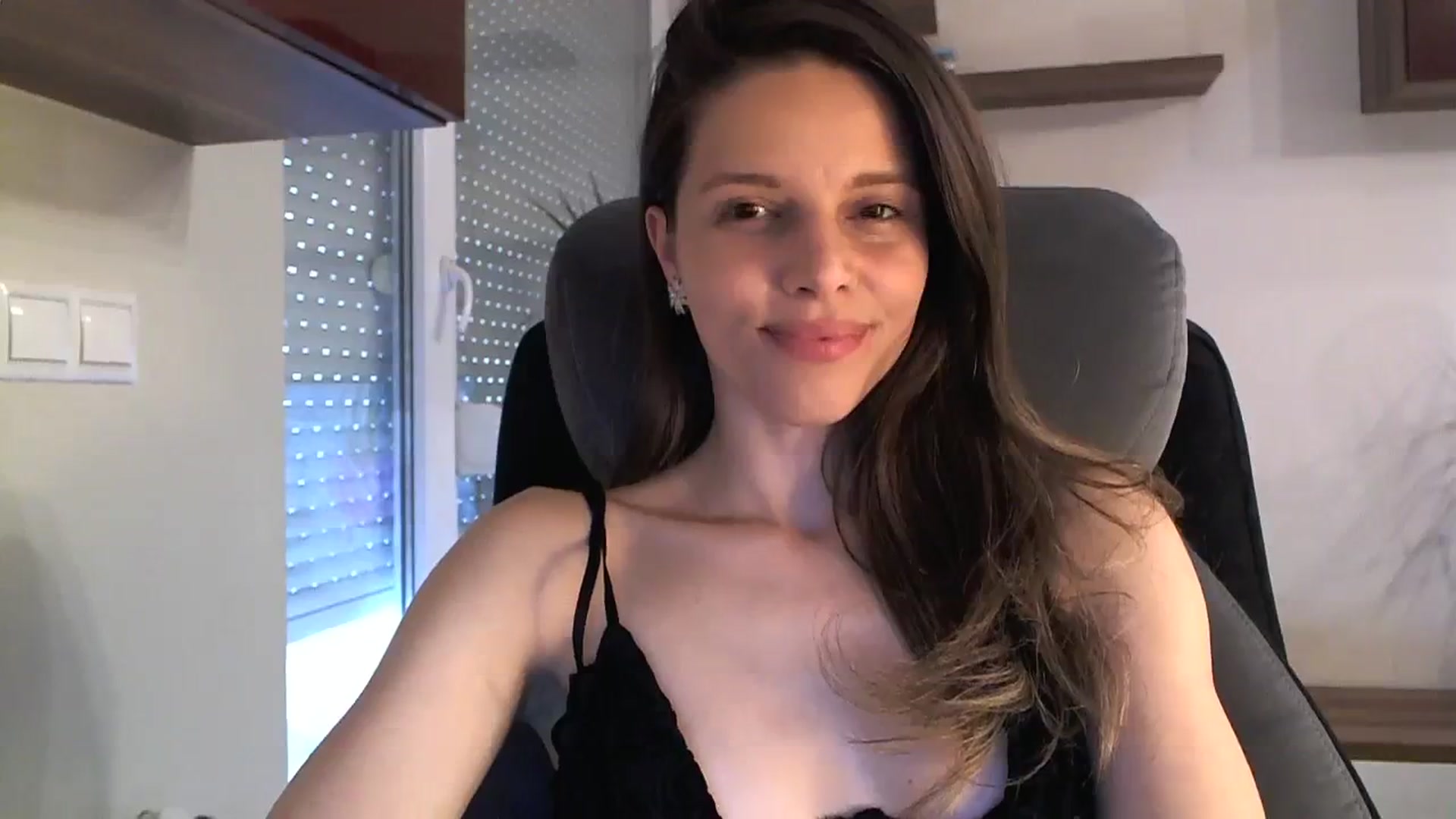 Gallery image thumbnail from Heaven_hot's myfreecams stream on, 04/06/2024, 15:56 image 8 of 20