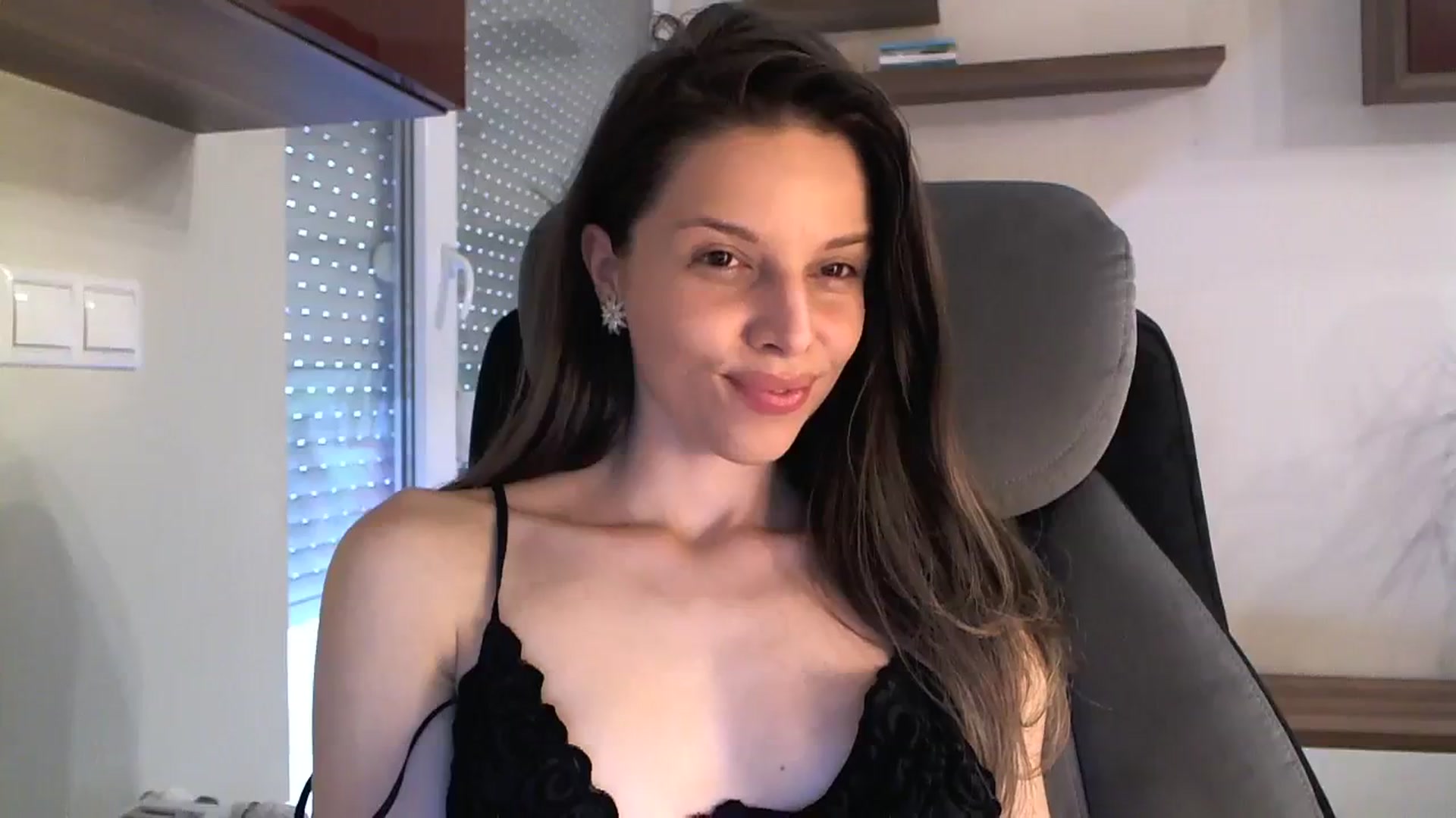 Gallery image thumbnail from Heaven_hot's myfreecams stream on, 04/06/2024, 15:56 image 10 of 20