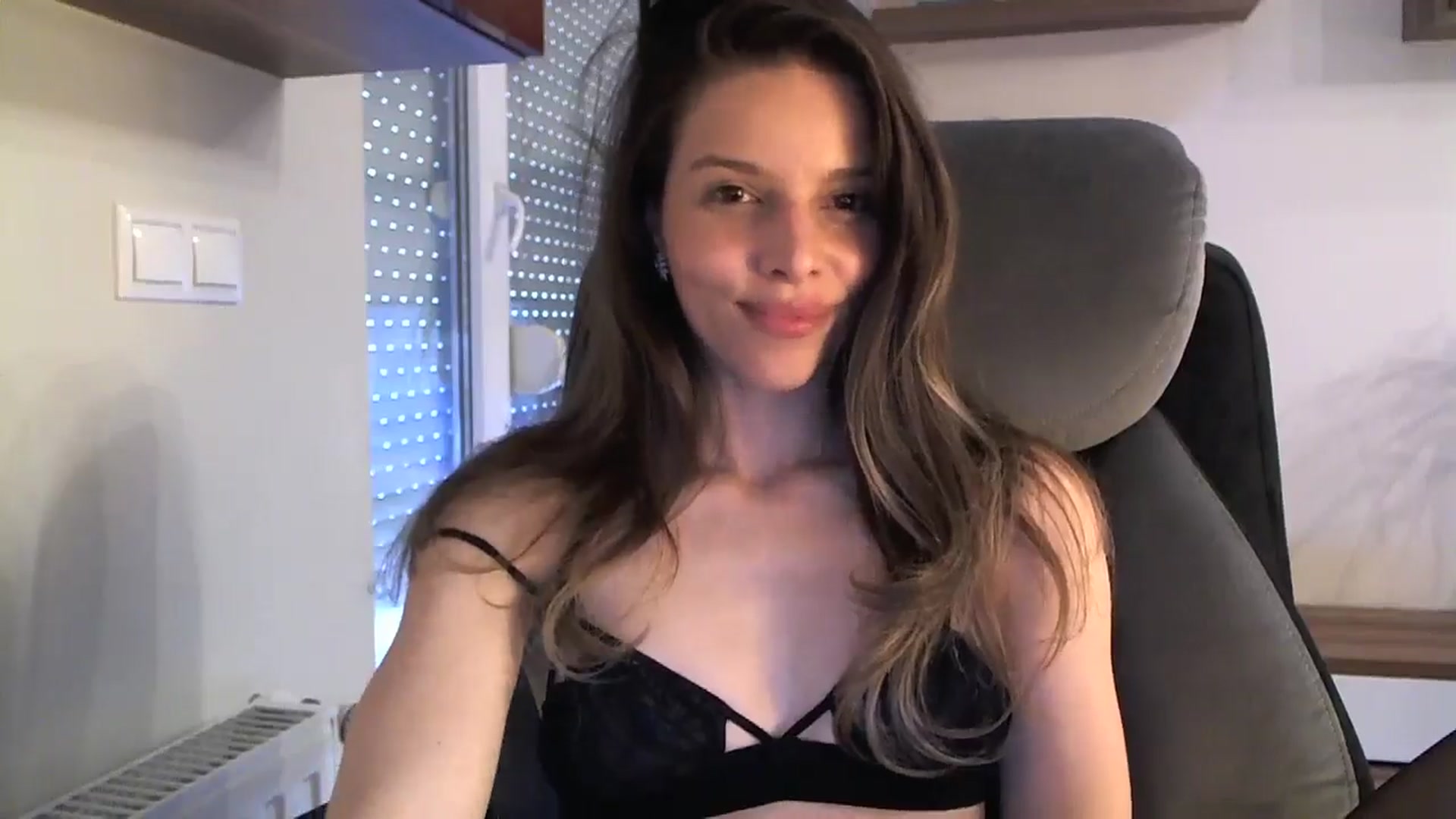 Gallery image thumbnail from Heaven_hot's myfreecams stream on, 04/20/2024, 13:24 image 10 of 20