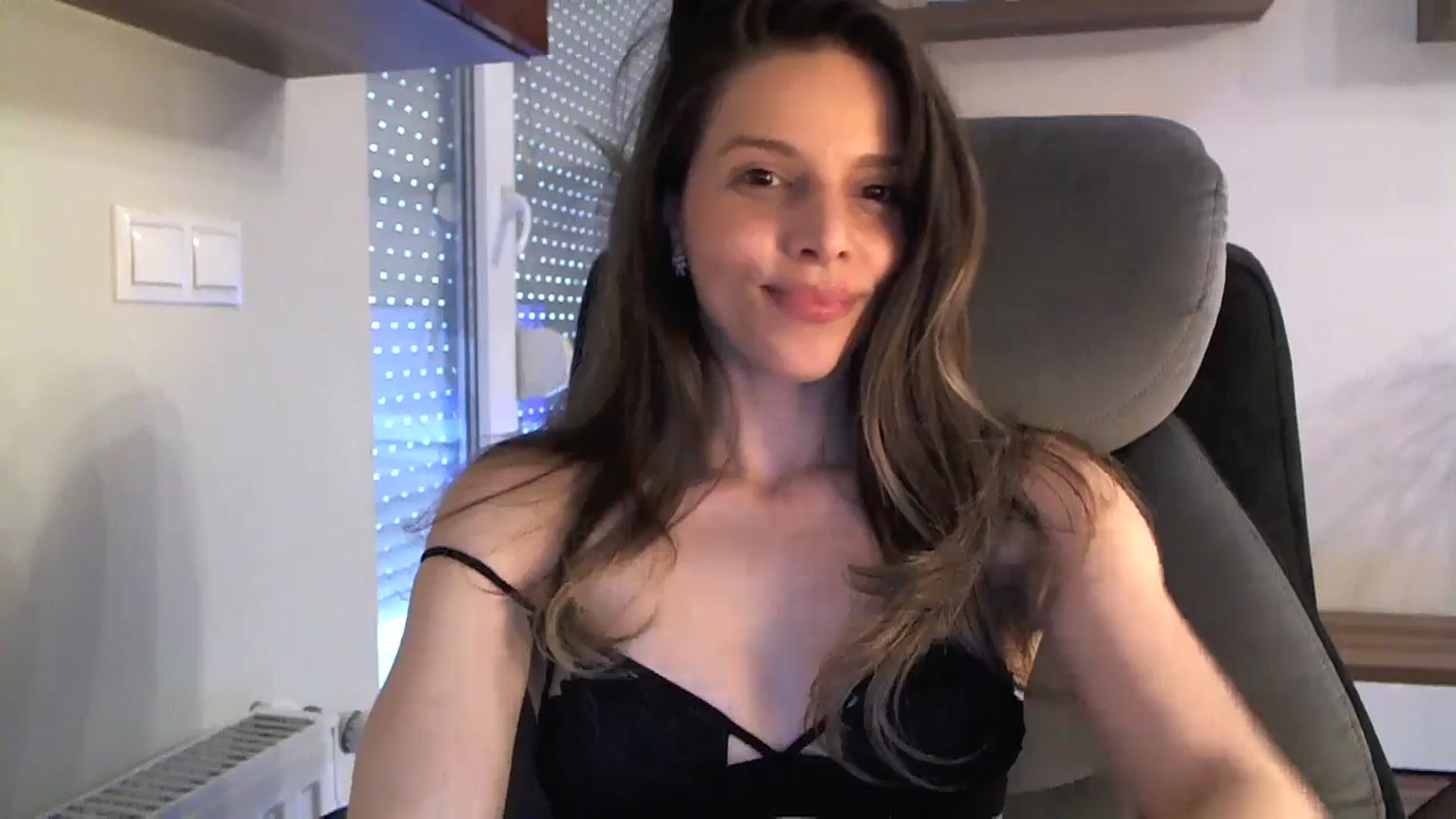 Gallery image thumbnail from Heaven_hot's myfreecams stream on, 04/20/2024, 13:24 image 13 of 20