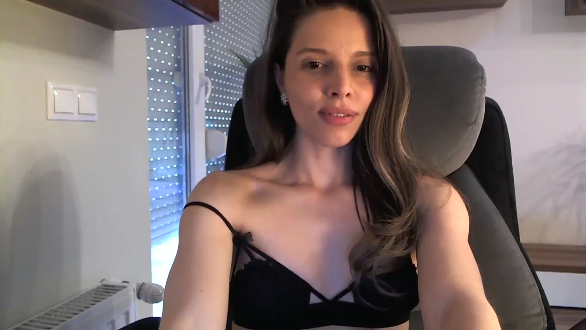 Gallery image thumbnail from Heaven_hot's myfreecams stream on, 04/20/2024, 13:24 image 3 of 20