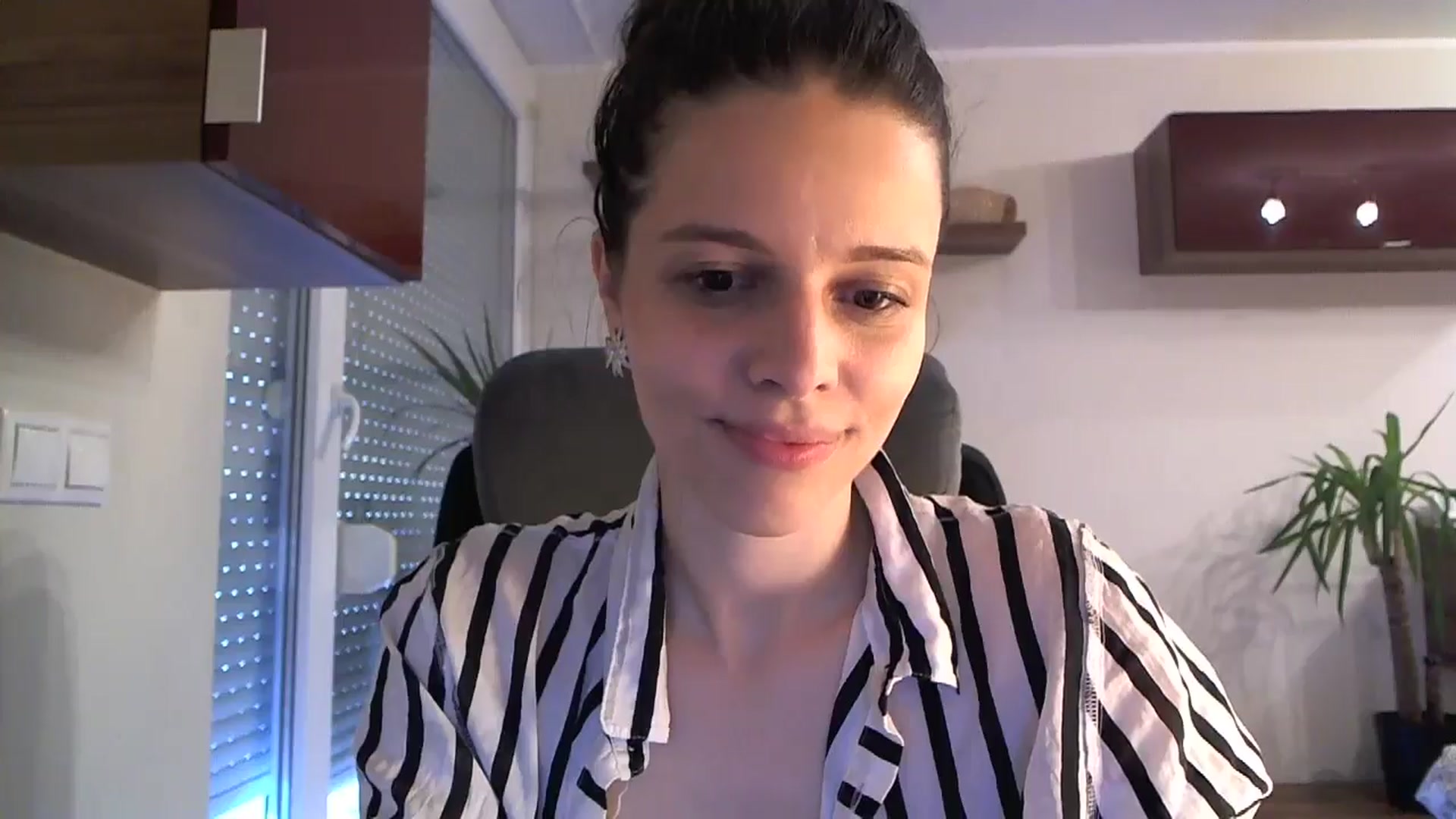 Gallery image thumbnail from Heaven_hot's myfreecams stream on, 04/27/2024, 16:29 image 16 of 20