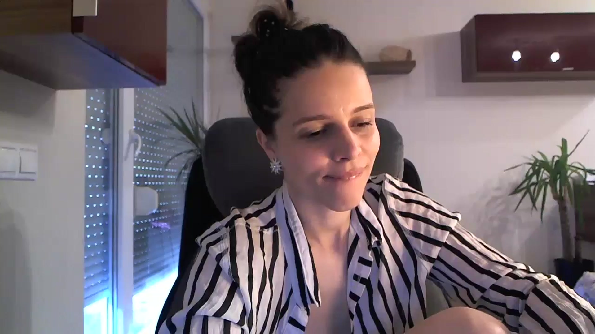 Gallery image thumbnail from Heaven_hot's myfreecams stream on, 04/27/2024, 16:29 image 15 of 20