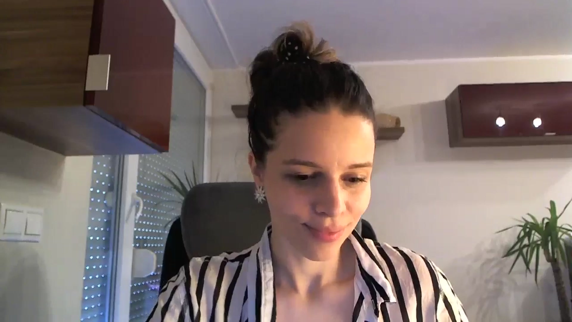 Gallery image thumbnail from Heaven_hot's myfreecams stream on, 04/27/2024, 16:29 image 17 of 20