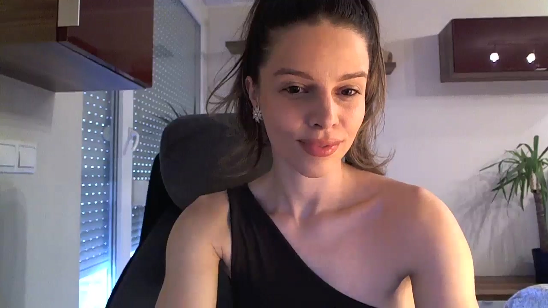 Gallery image thumbnail from Heaven_hot's myfreecams stream on, 05/12/2024, 12:08 image 3 of 20