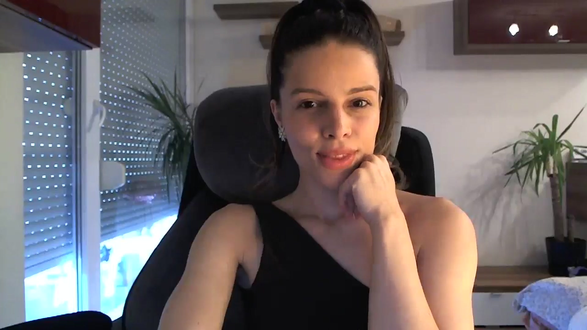 Gallery image thumbnail from Heaven_hot's myfreecams stream on, 05/12/2024, 12:08 image 18 of 20