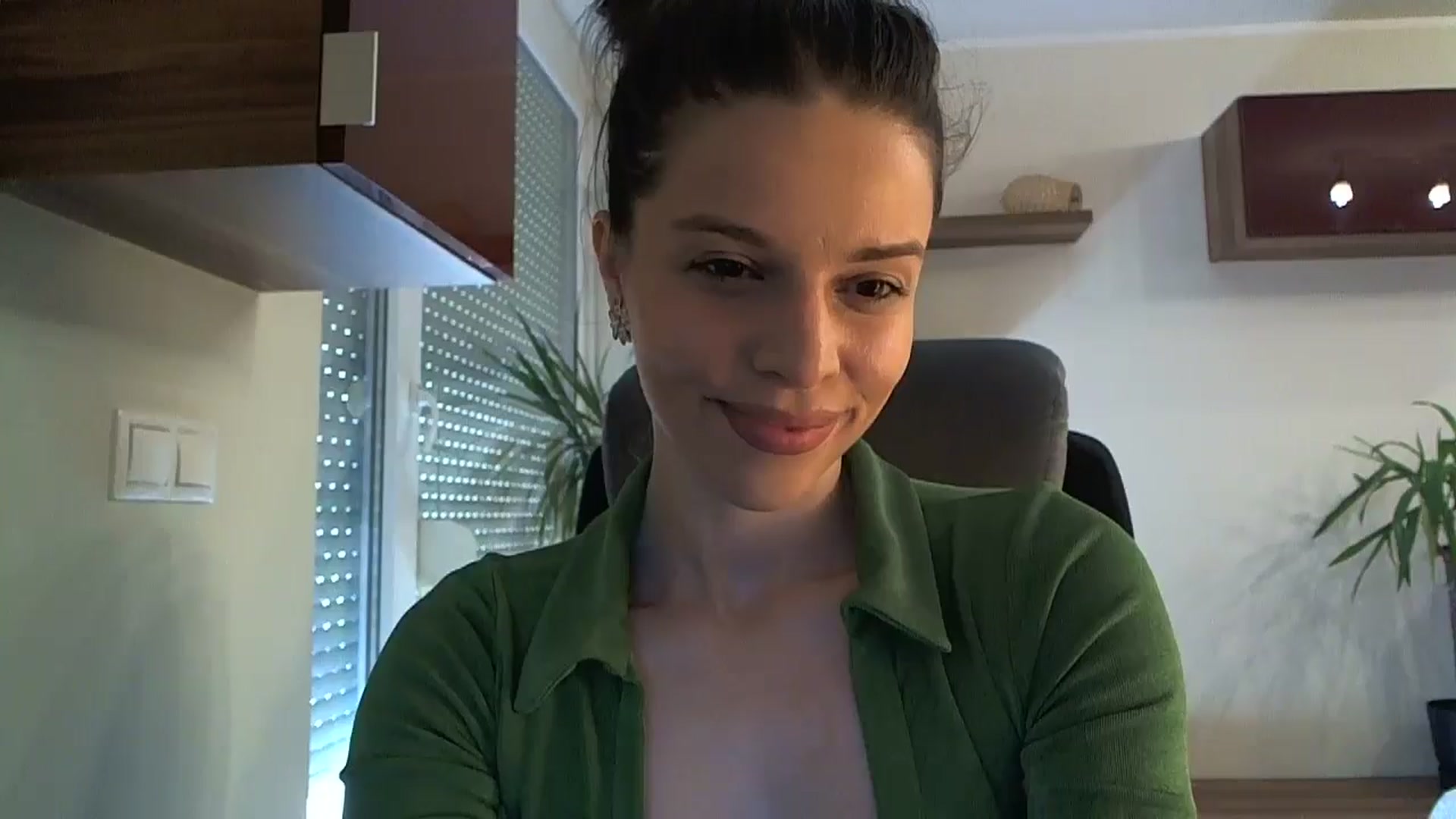 Gallery image thumbnail from Heaven_hot's myfreecams stream on, 05/17/2024, 16:09 image 12 of 20