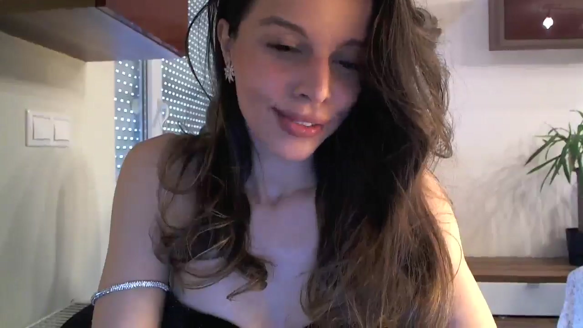 Gallery image thumbnail from Heaven_hot's myfreecams stream on, 05/23/2024, 14:22 image 15 of 20