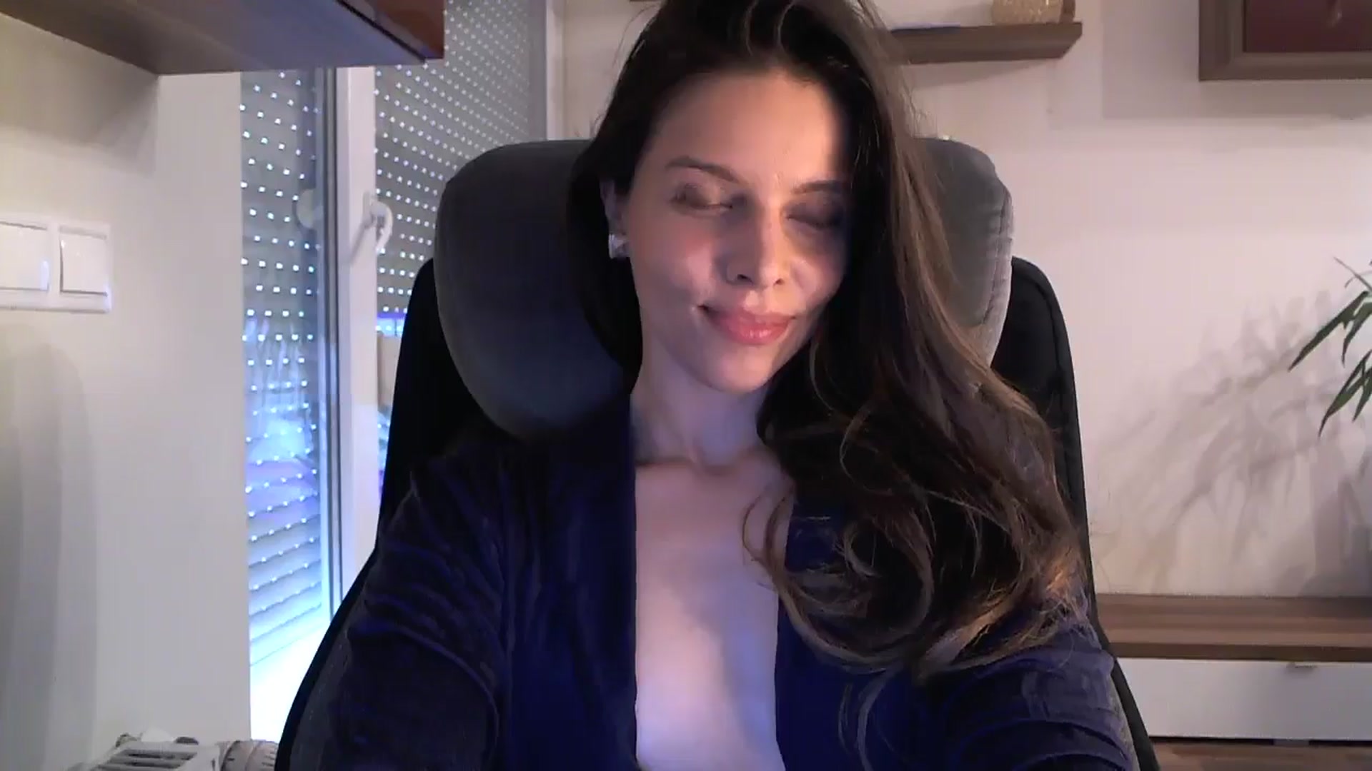 Gallery image thumbnail from Heaven_hot's myfreecams stream on, 07/20/2024, 12:46 image 8 of 20