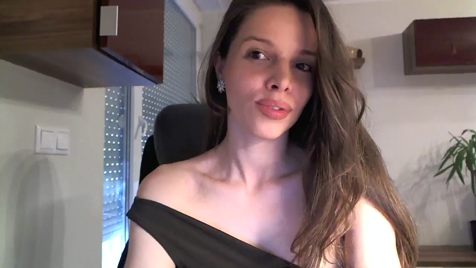 Gallery image thumbnail from Heaven_hot's myfreecams stream on, 08/03/2024, 14:56 image 4 of 20