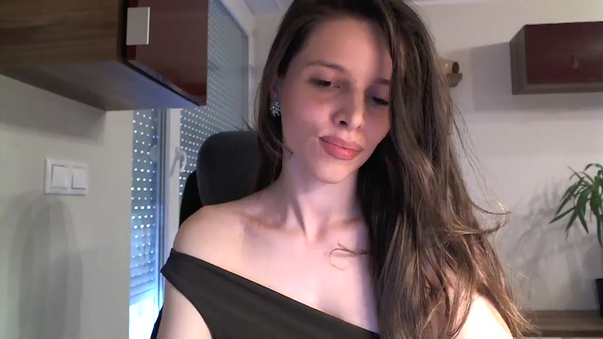Gallery image thumbnail from Heaven_hot's myfreecams stream on, 08/03/2024, 14:56 image 5 of 20