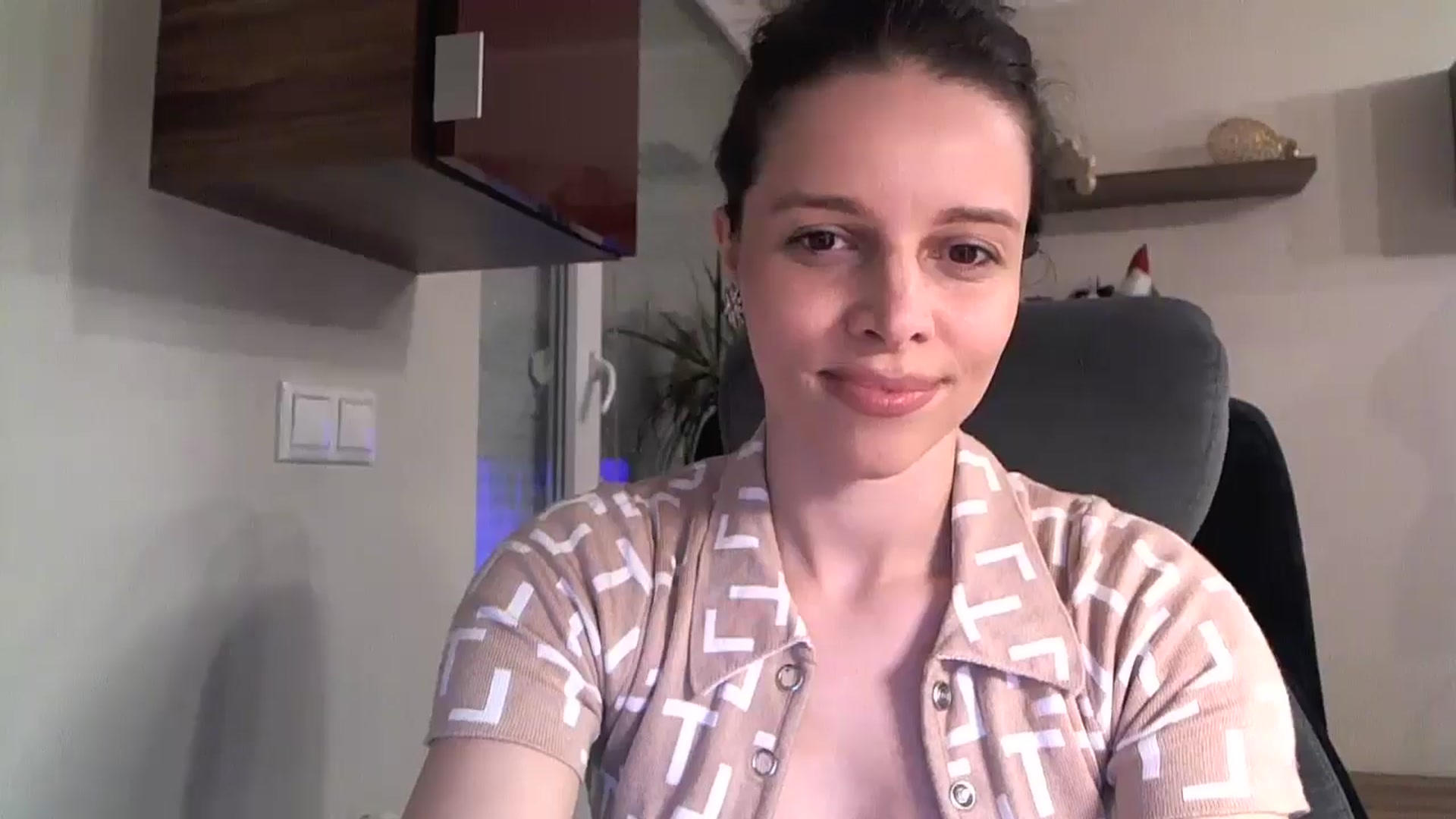 Gallery image thumbnail from Heaven_hot's myfreecams stream on, 11/24/2024, 15:37 image 6 of 20