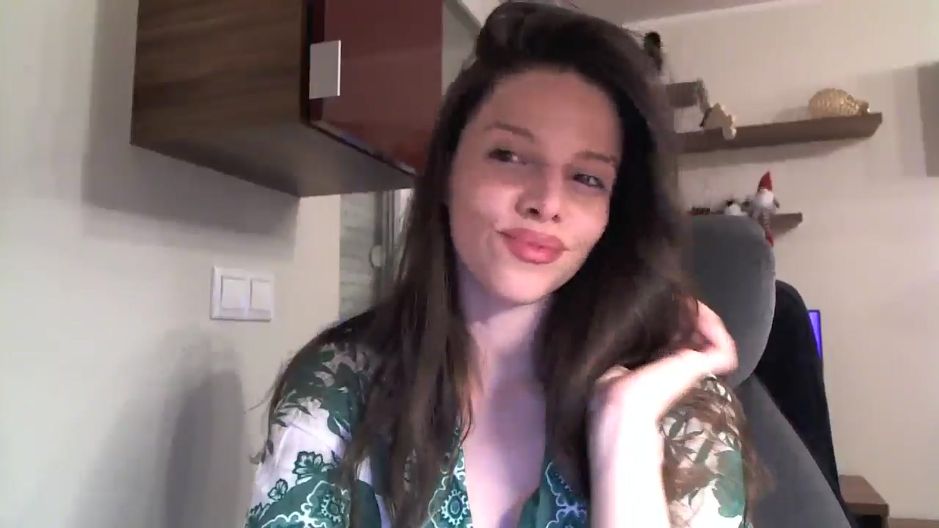 Gallery image thumbnail from Heaven_hot's myfreecams stream on, 12/03/2024, 17:21 image 9 of 20