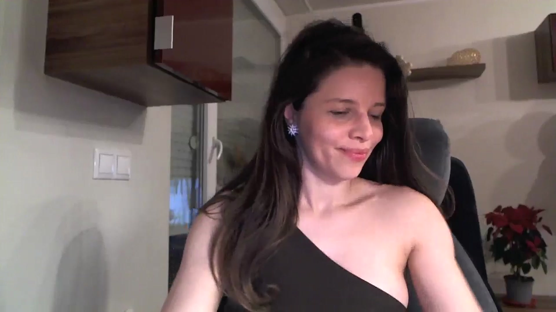 Gallery image thumbnail from Heaven_hot's myfreecams stream on, 01/04/2025, 15:30 image 15 of 20
