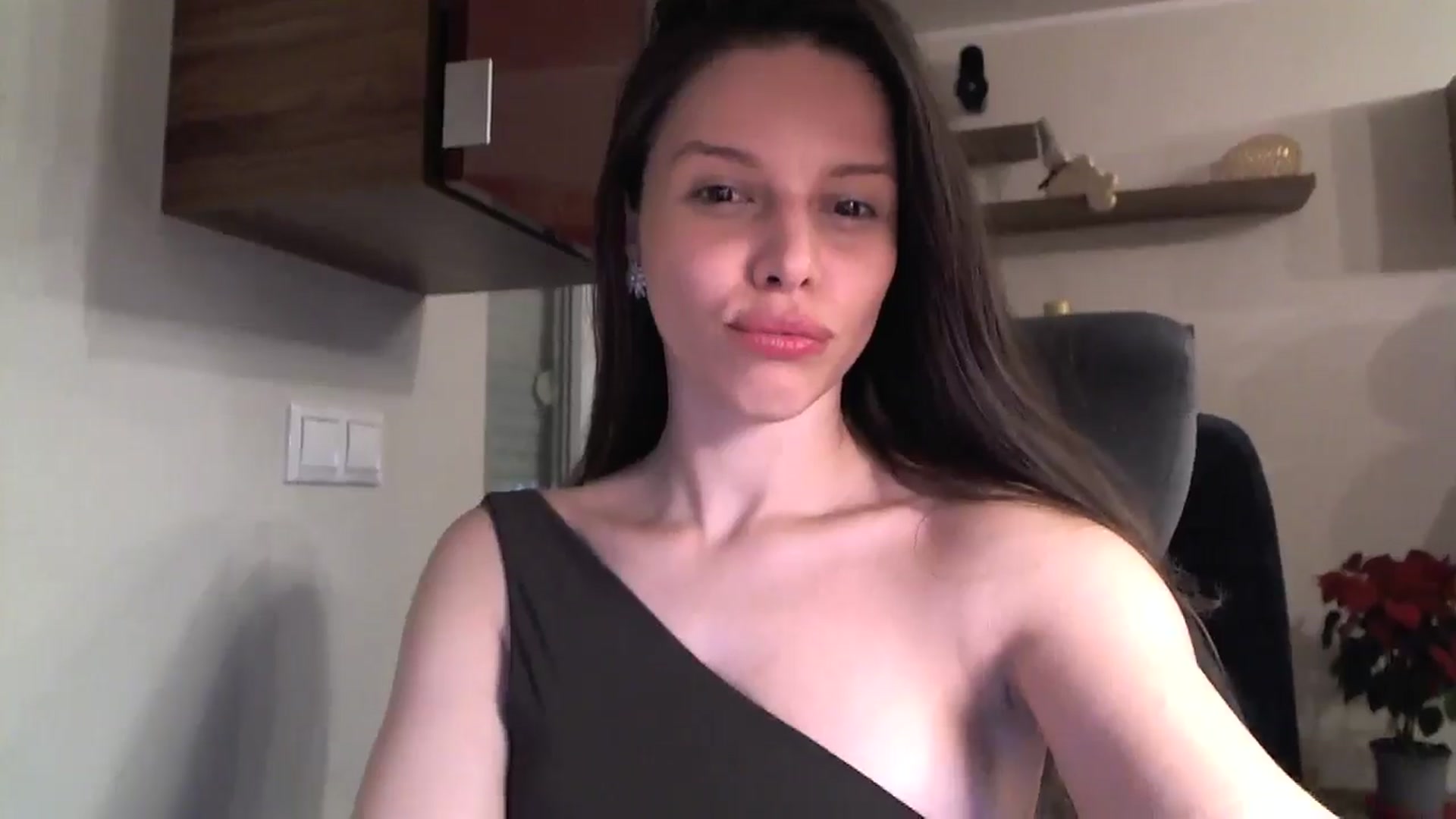Gallery image thumbnail from Heaven_hot's myfreecams stream on, 01/04/2025, 15:30 image 7 of 20