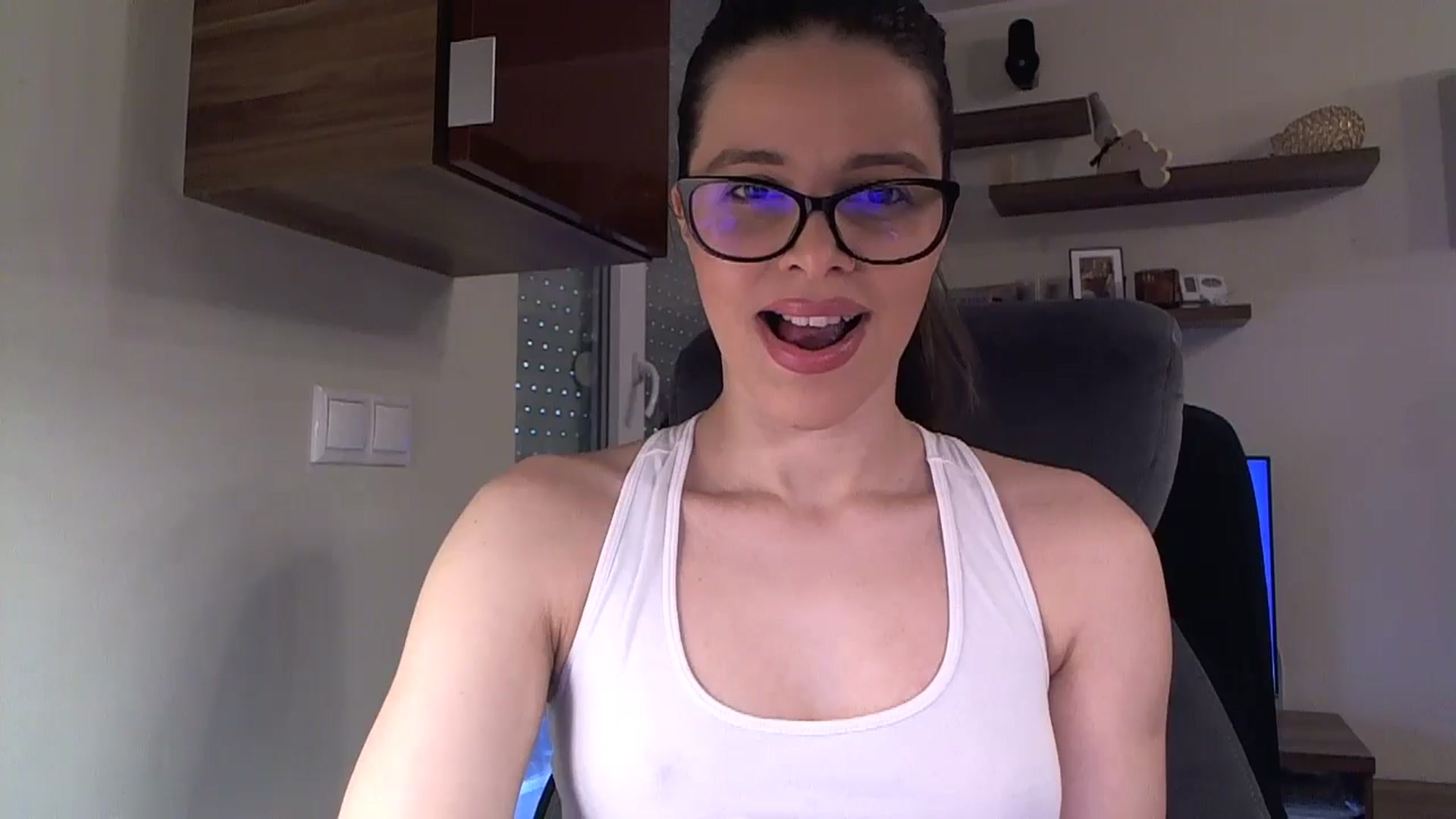 Gallery image thumbnail from Heaven_hot's myfreecams stream on, 02/16/2025, 15:36 image 1 of 20