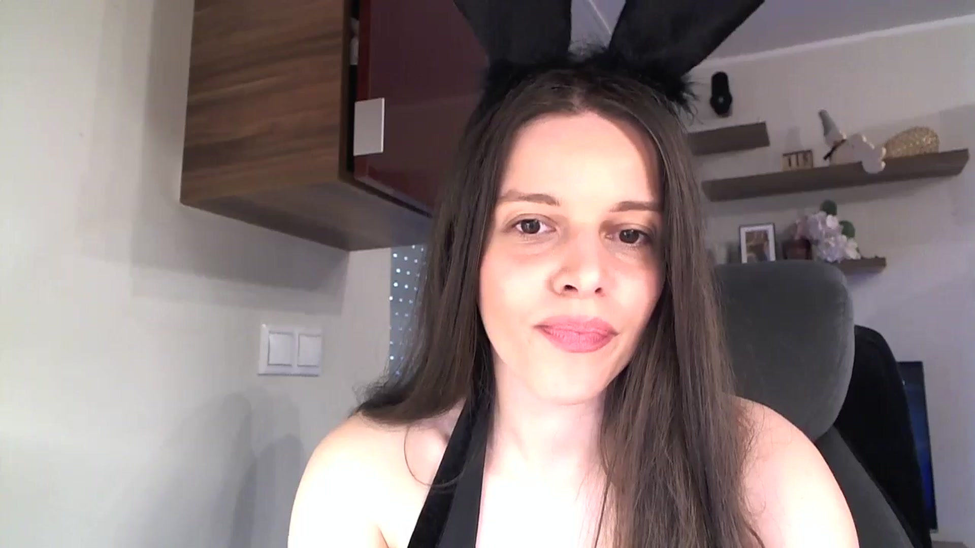 Gallery image thumbnail from Heaven_hot's myfreecams stream on, 04/19/2025, 12:21 image 12 of 20