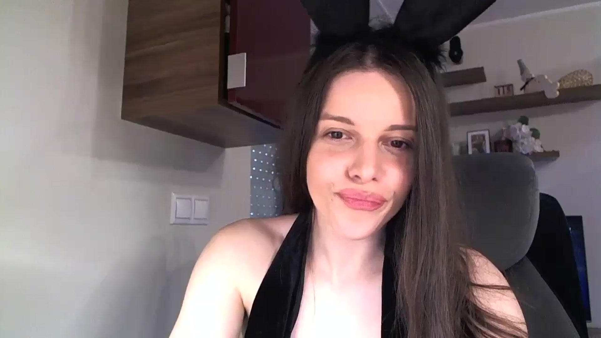Gallery image thumbnail from Heaven_hot's myfreecams stream on, 04/19/2025, 12:21 image 13 of 20