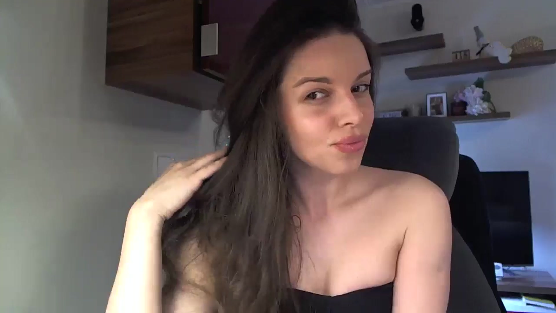 Gallery image thumbnail from Heaven_hot's myfreecams stream on, 05/08/2025, 12:59 image 6 of 20
