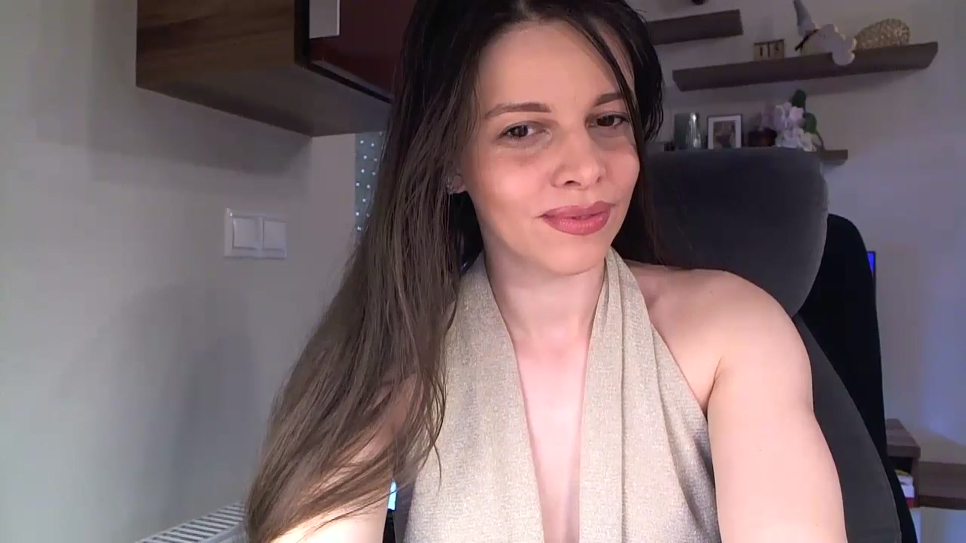 Gallery image thumbnail from Heaven_hot's myfreecams stream on, 05/19/2025, 15:14 image 6 of 20