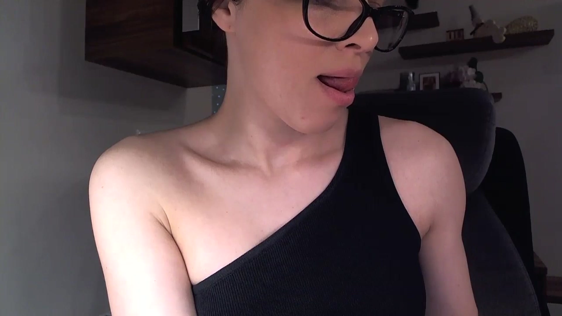 Gallery image thumbnail from Heaven_hot's myfreecams stream on, 05/24/2025, 13:39 image 16 of 20