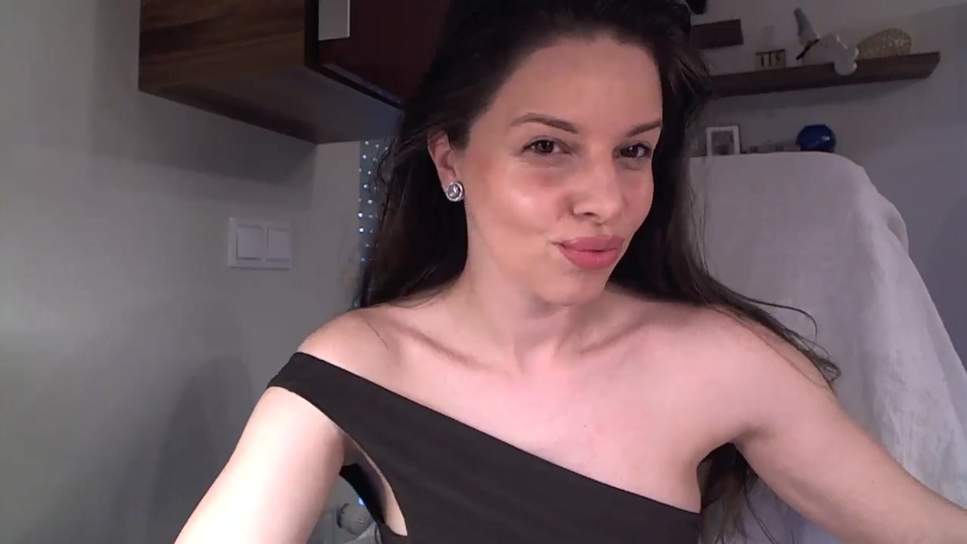 Gallery image thumbnail from Heaven_hot's myfreecams stream on, 07/20/2025, 12:27 image 11 of 20