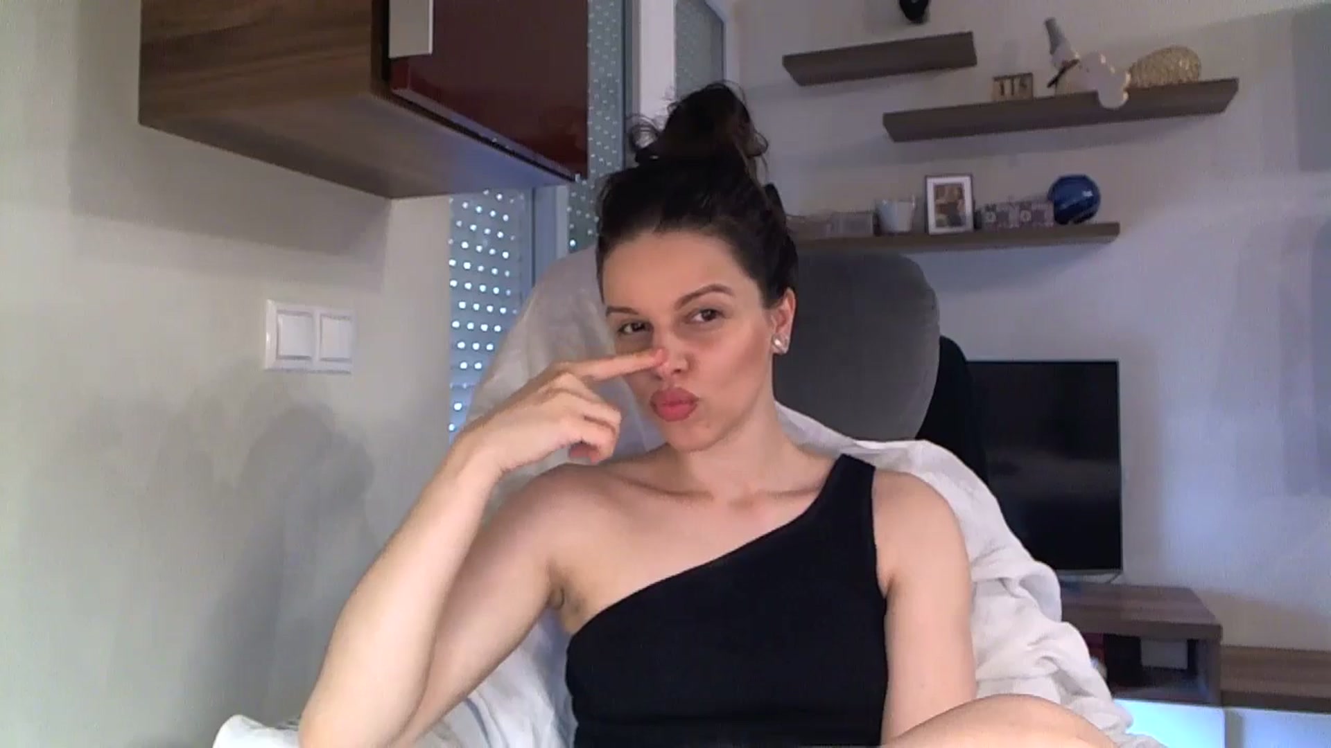 Gallery image thumbnail from Heaven_hot's myfreecams stream on, 09/01/2025, 15:44 image 17 of 20