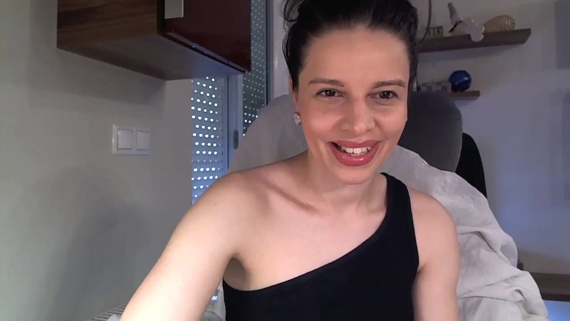 Gallery image thumbnail from Heaven_hot's myfreecams stream on, 09/01/2025, 15:44 image 2 of 20