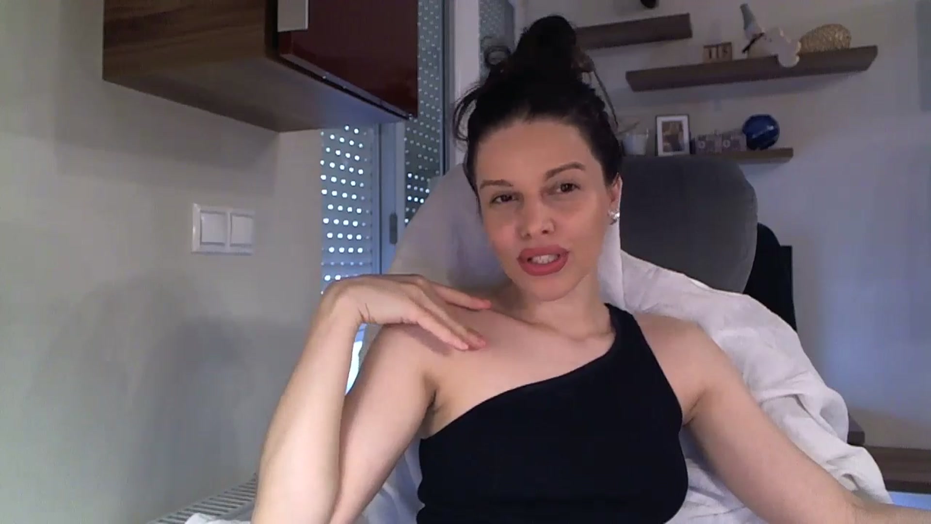 Gallery image thumbnail from Heaven_hot's myfreecams stream on, 09/01/2025, 15:44 image 4 of 20