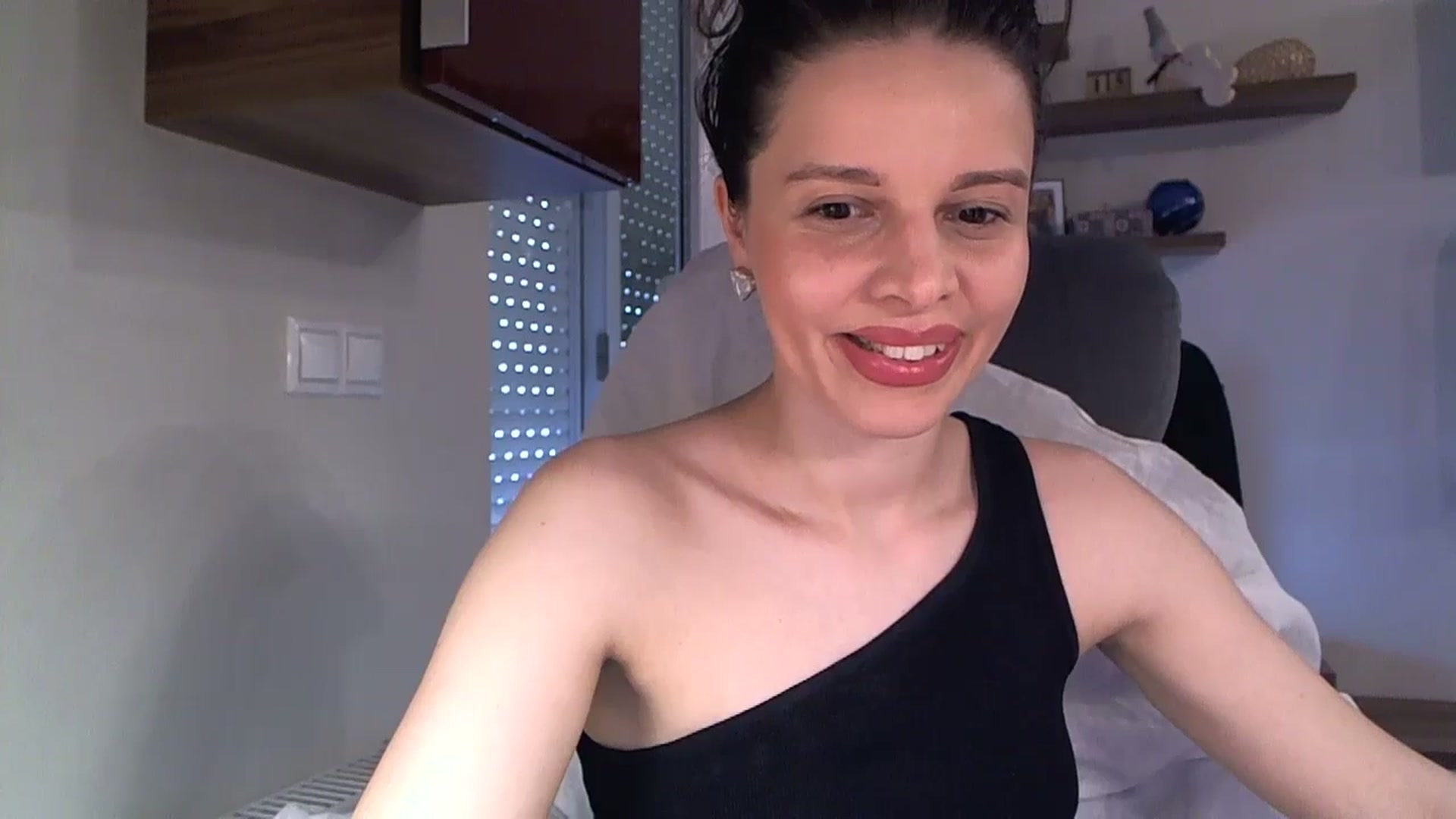 Gallery image thumbnail from Heaven_hot's myfreecams stream on, 09/01/2025, 15:44 image 3 of 20