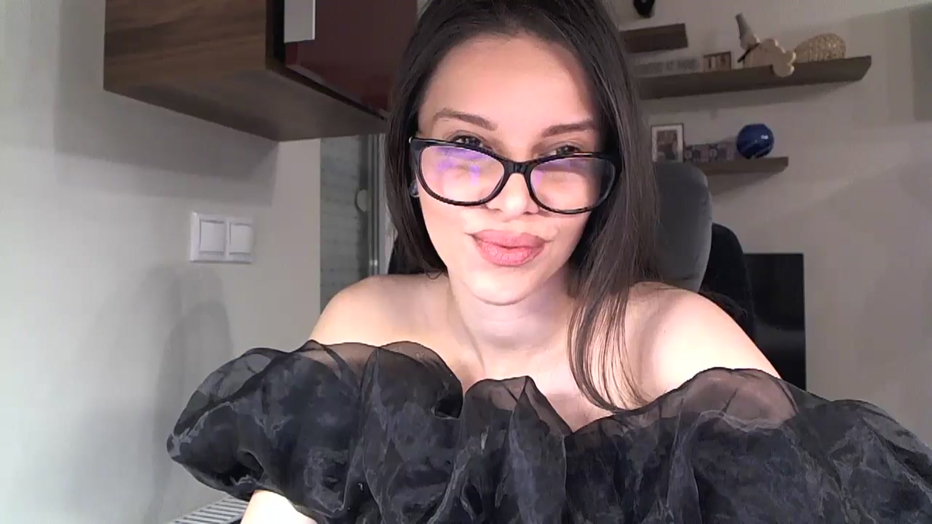 Gallery image thumbnail from Heaven_hot's myfreecams stream on, 11/16/2025, 17:21 image 8 of 20
