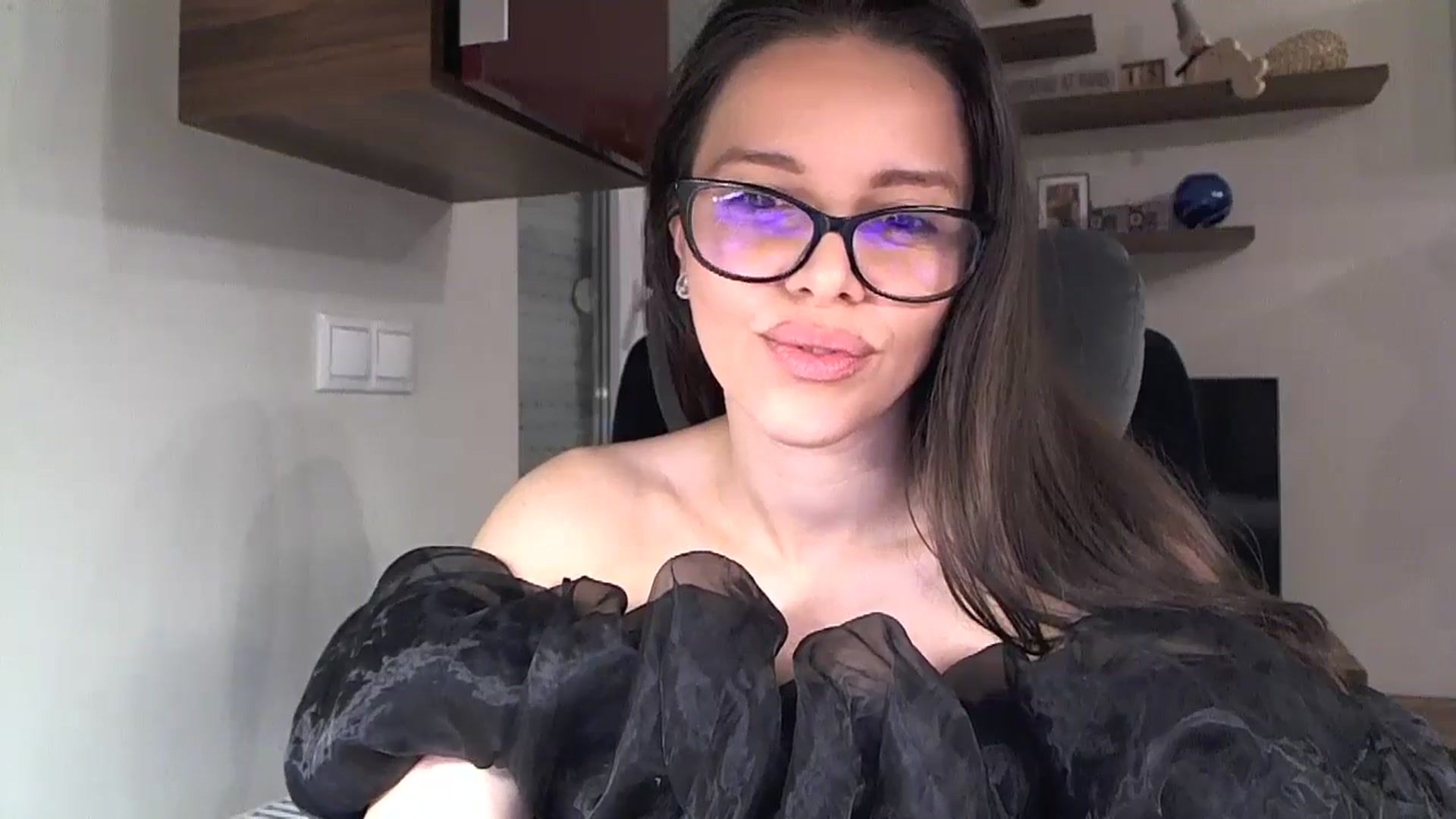 Gallery image thumbnail from Heaven_hot's myfreecams stream on, 11/16/2025, 17:21 image 15 of 20