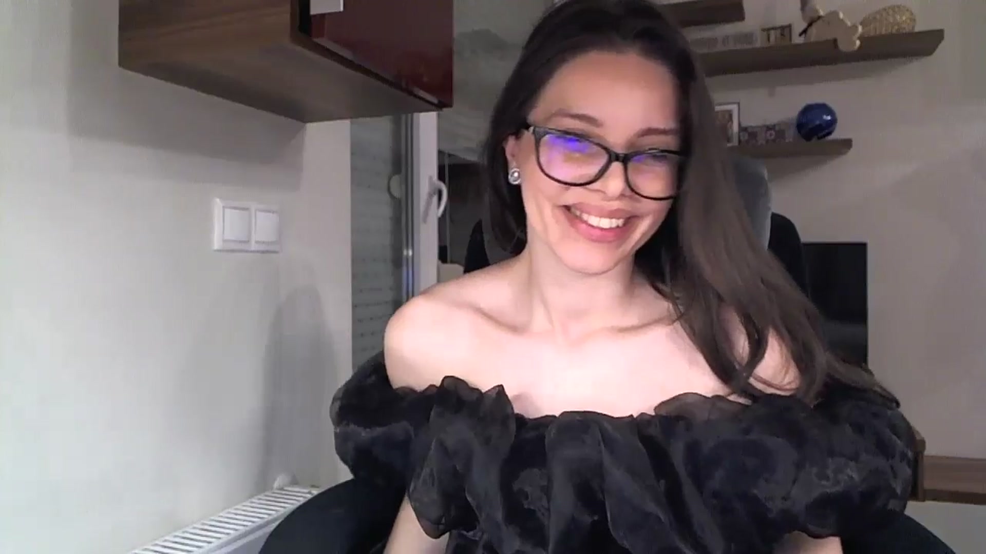 Gallery image thumbnail from Heaven_hot's myfreecams stream on, 11/16/2025, 17:21 image 13 of 20