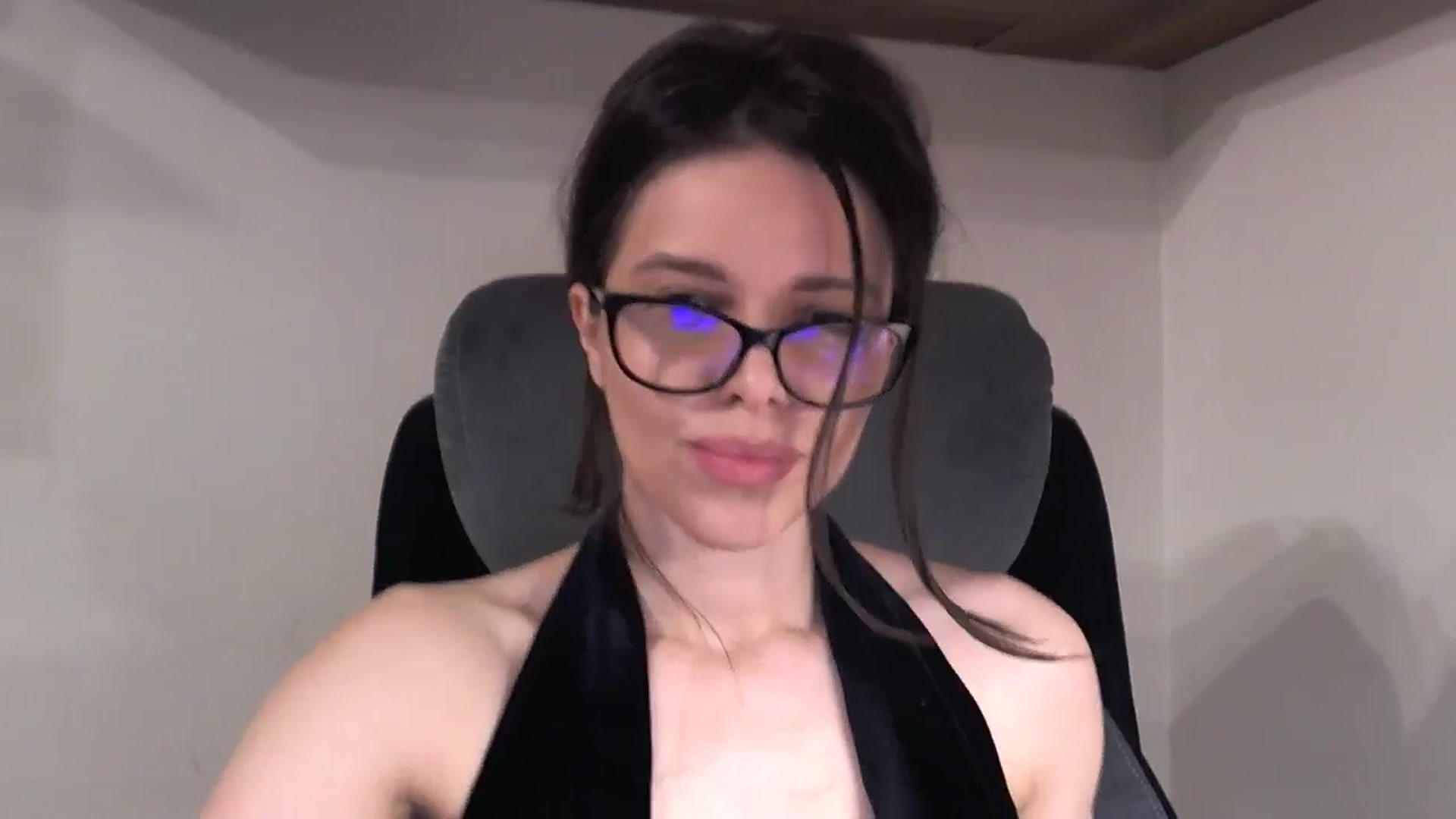 Gallery image thumbnail from Heaven_hot's myfreecams stream on, 01/18/2026, 15:38 image 12 of 20