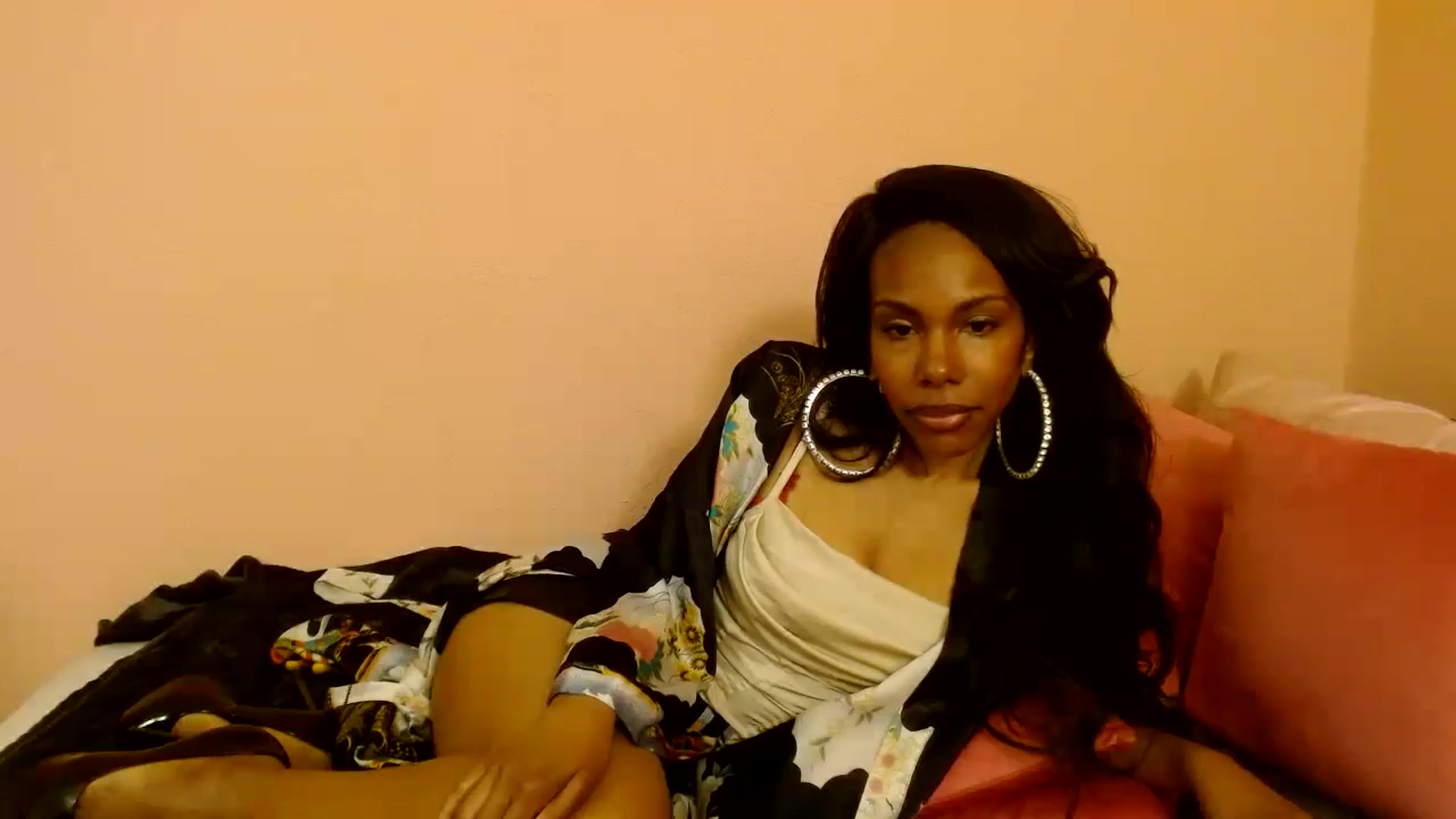 Gallery image thumbnail from HeavensHoney1's myfreecams stream on, 02/18/2025, 14:37 image 16 of 20