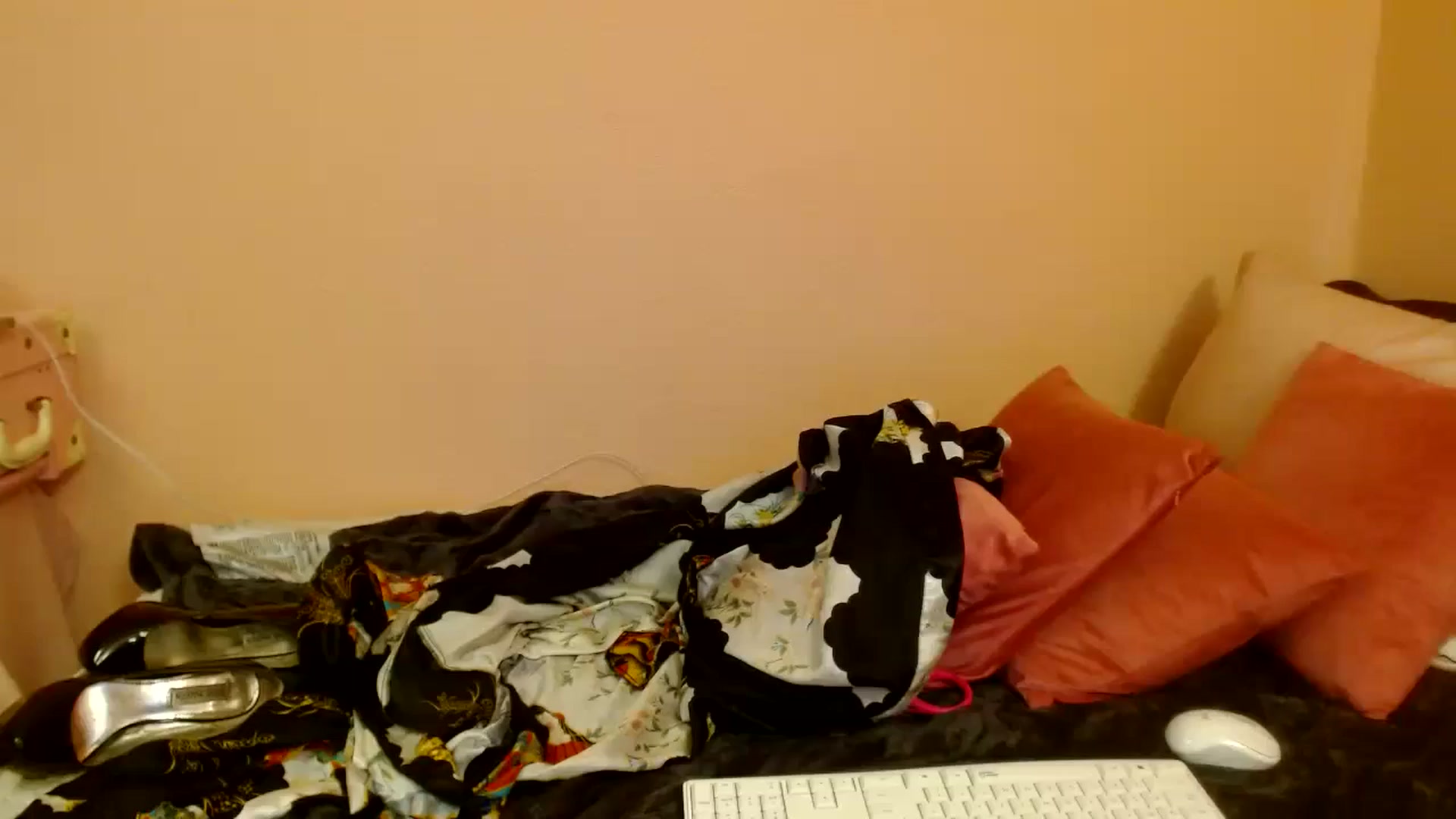 Gallery image thumbnail from HeavensHoney1's myfreecams stream on, 02/19/2025, 15:40 image 17 of 20