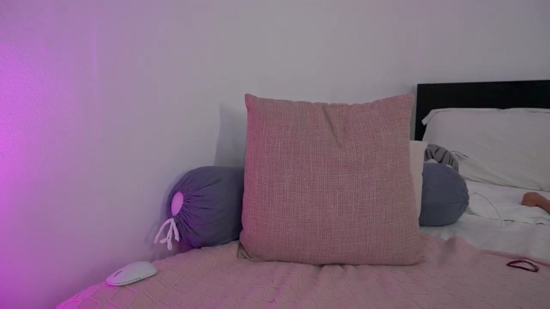 Gallery image thumbnail from Heeykitty's myfreecams stream on, 07/14/2024, 09:43 image 19 of 20