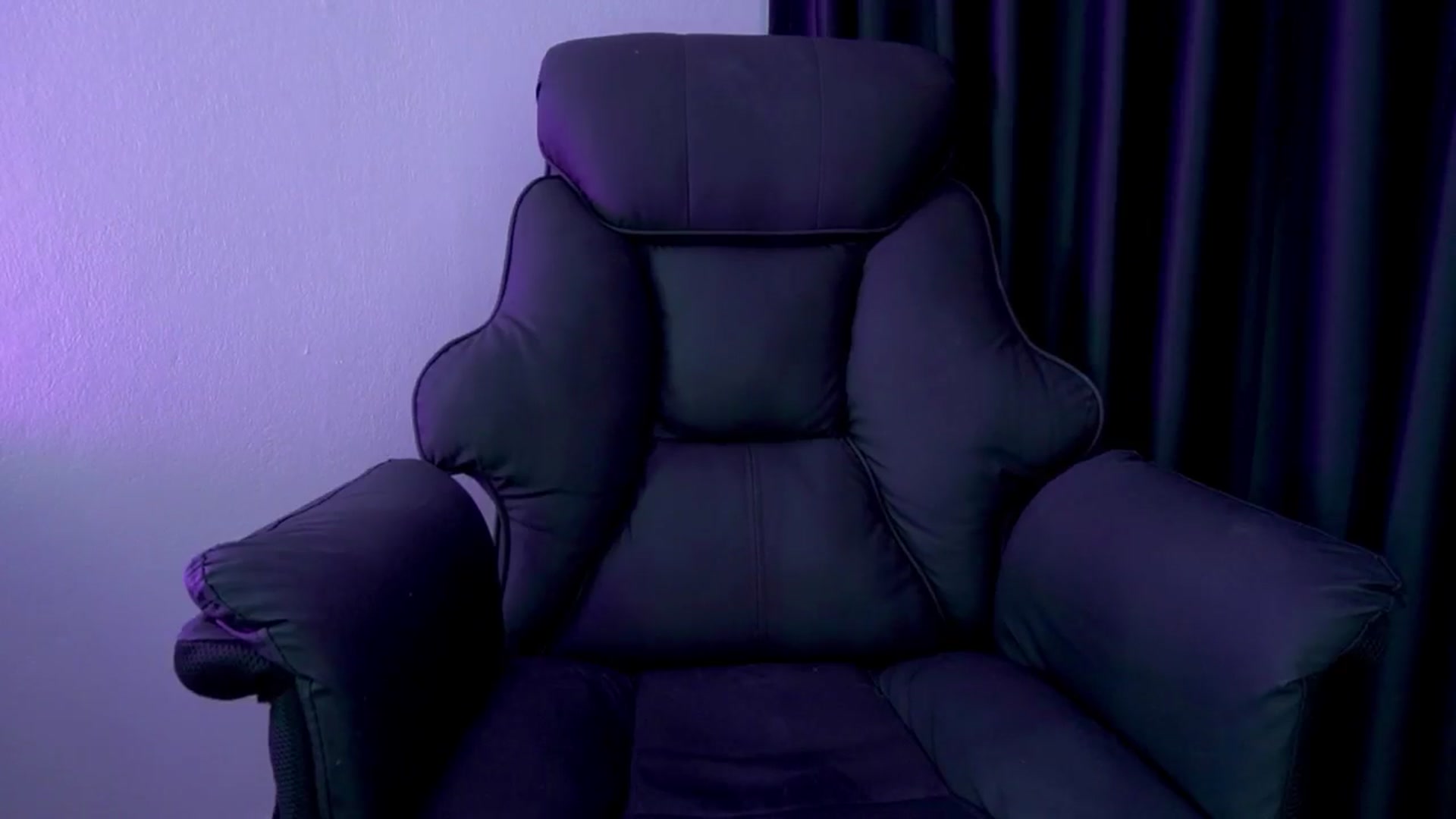 Gallery image thumbnail from Heeykitty's myfreecams stream on, 10/15/2024, 05:52 image 12 of 20