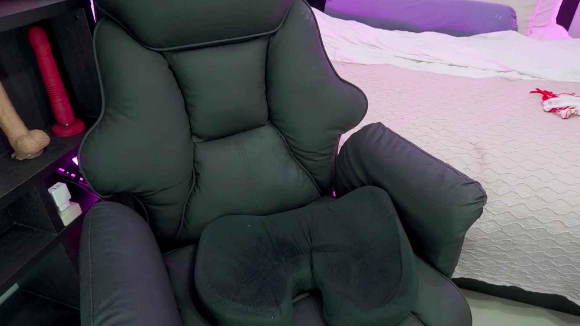 Gallery image thumbnail from Heeykitty's myfreecams stream on, 01/08/2025, 05:17 image 8 of 20