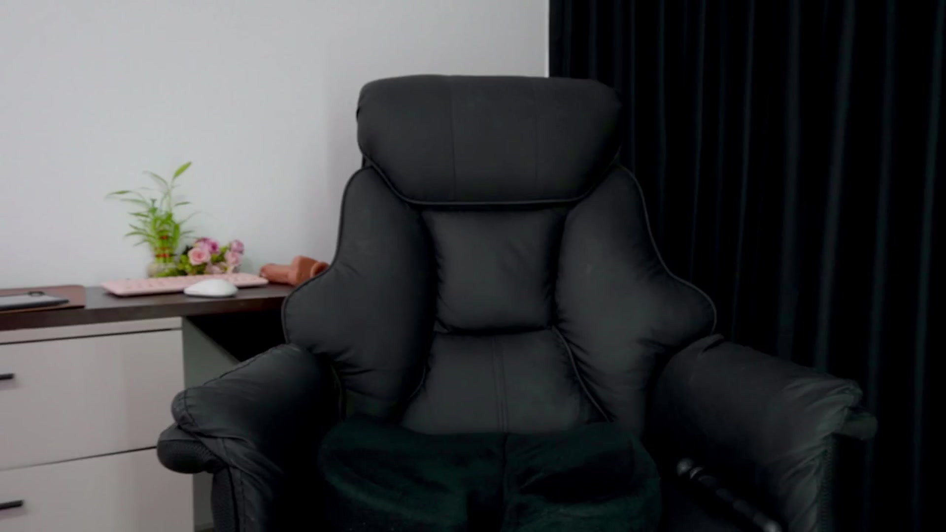 Gallery image thumbnail from Heeykitty's myfreecams stream on, 09/09/2025, 05:42 image 7 of 20