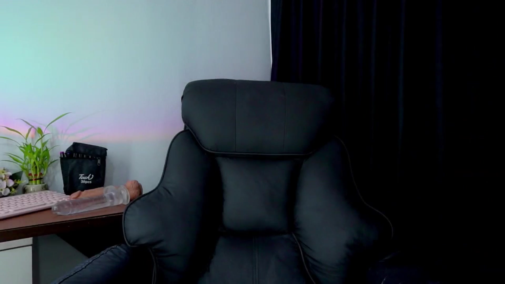 Gallery image thumbnail from Heeykitty's myfreecams stream on, 11/19/2025, 05:25 image 9 of 20