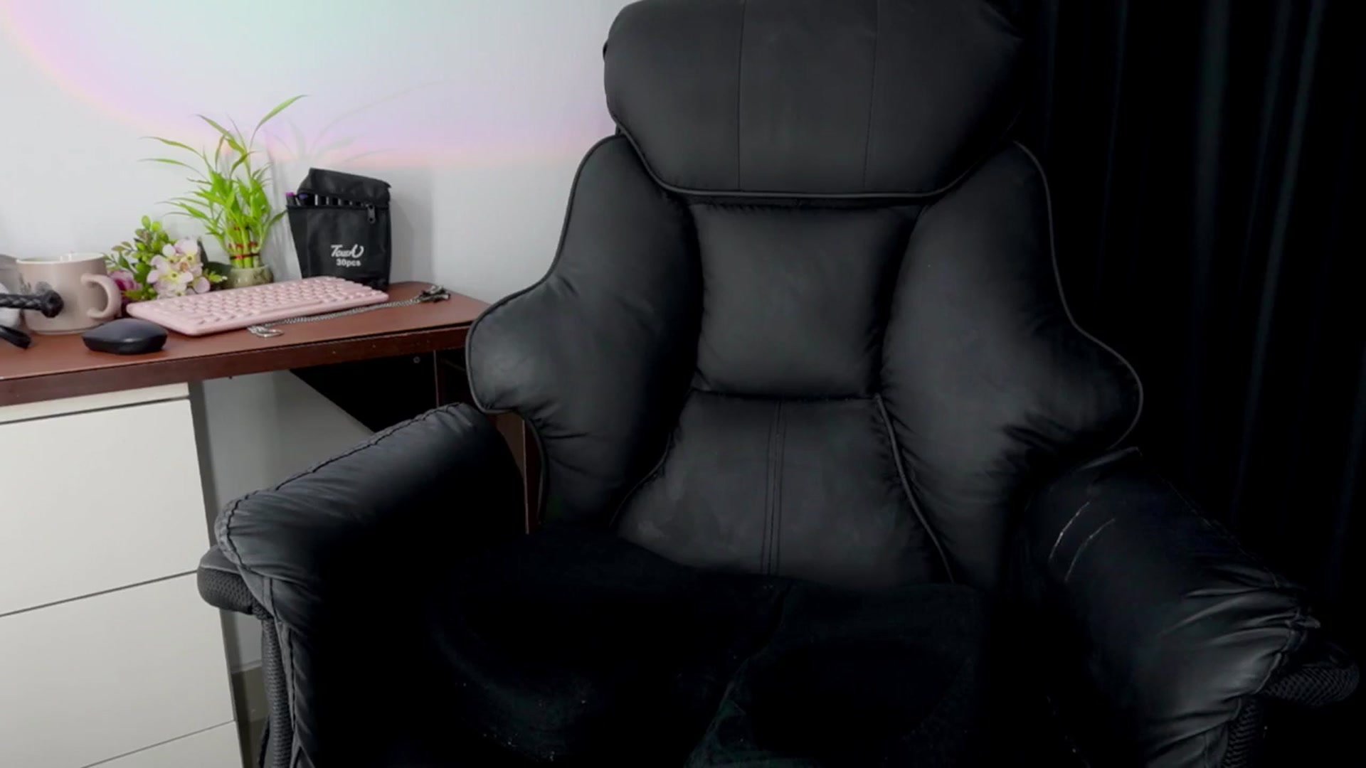 Gallery image thumbnail from Heeykitty's myfreecams stream on, 12/15/2025, 05:20 image 12 of 20