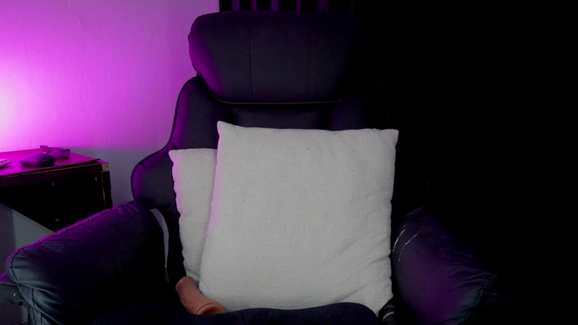 Gallery image thumbnail from Heeykitty's myfreecams stream on, 04/13/2026, 03:22 image 18 of 20