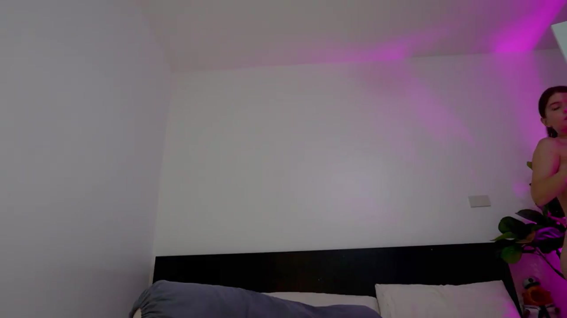 Gallery image thumbnail from Heeykitty's myfreecams stream on, 05/26/2026, 03:32 image 12 of 20