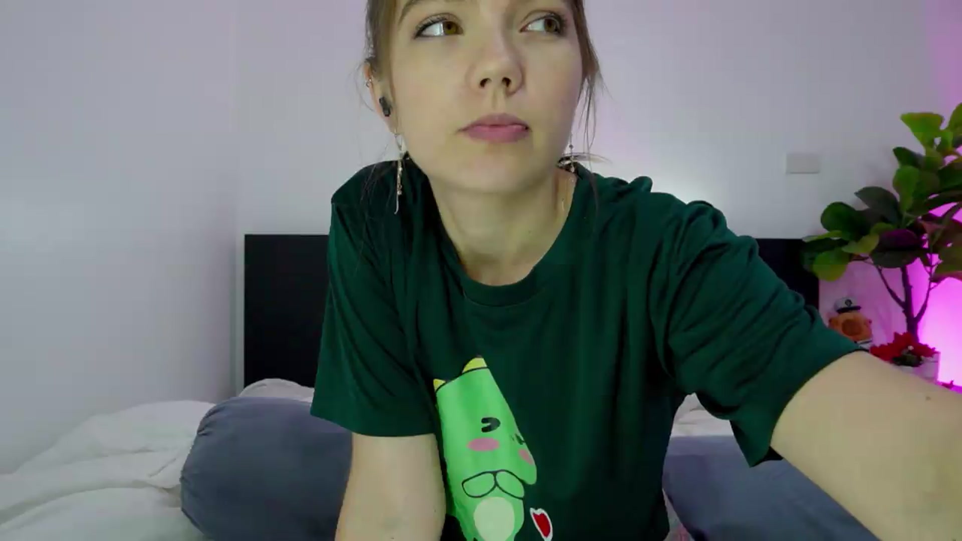 Gallery image thumbnail from Heeykitty's myfreecams stream on, 06/14/2026, 04:26 image 19 of 20