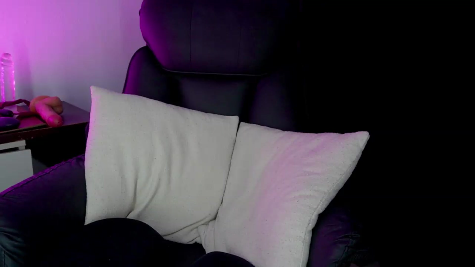 Gallery image thumbnail from Heeykitty's myfreecams stream on, 07/14/2026, 05:41 image 14 of 20