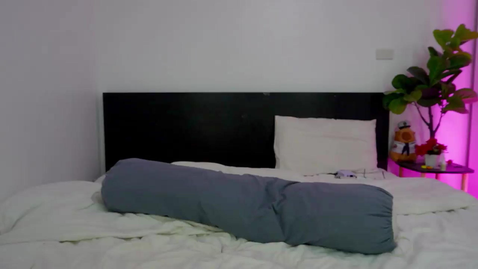 Gallery image thumbnail from Heeykitty's myfreecams stream on, 07/19/2026, 03:54 image 9 of 20