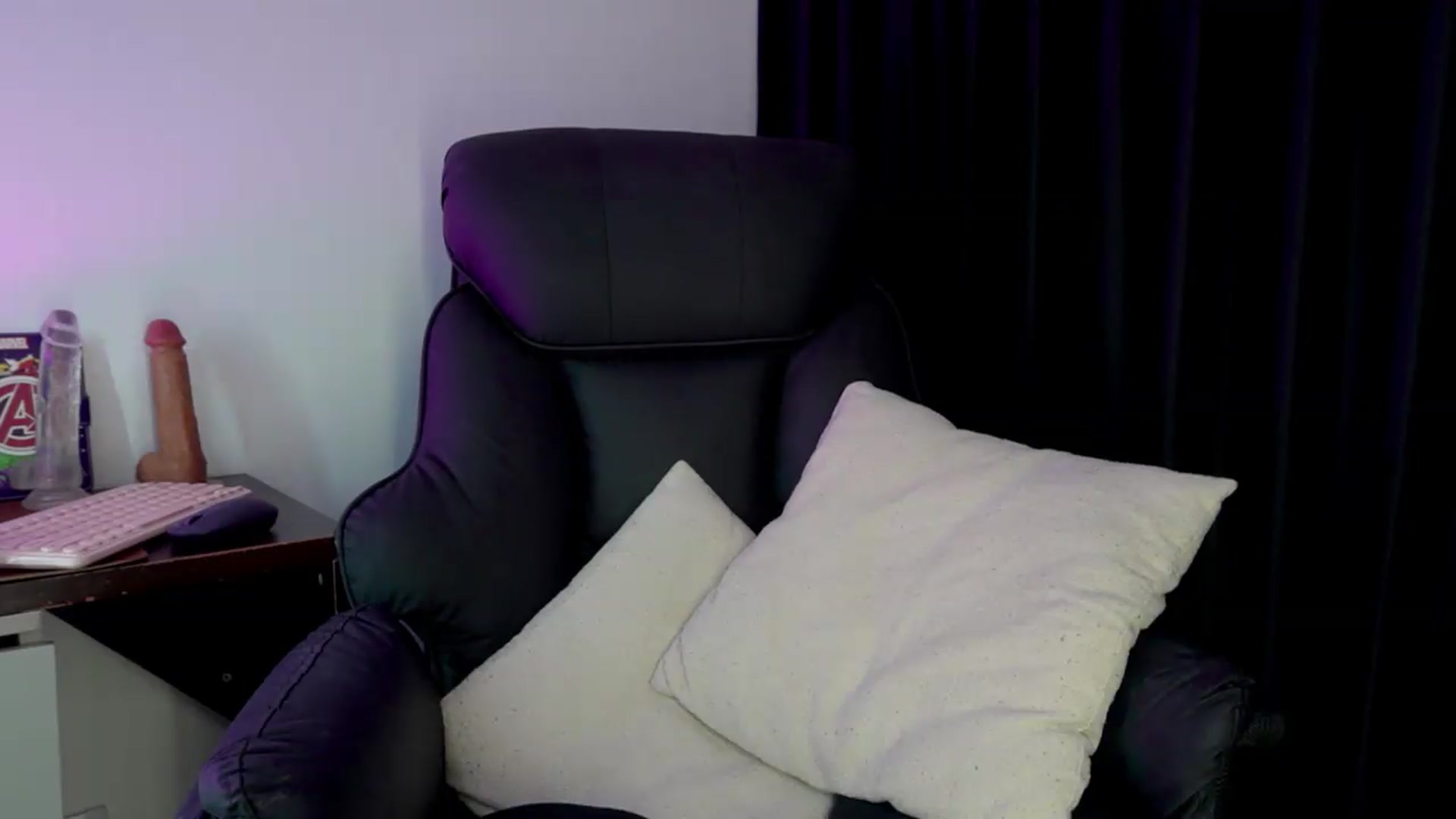 Gallery image thumbnail from Heeykitty's myfreecams stream on, 07/29/2026, 03:40 image 2 of 20