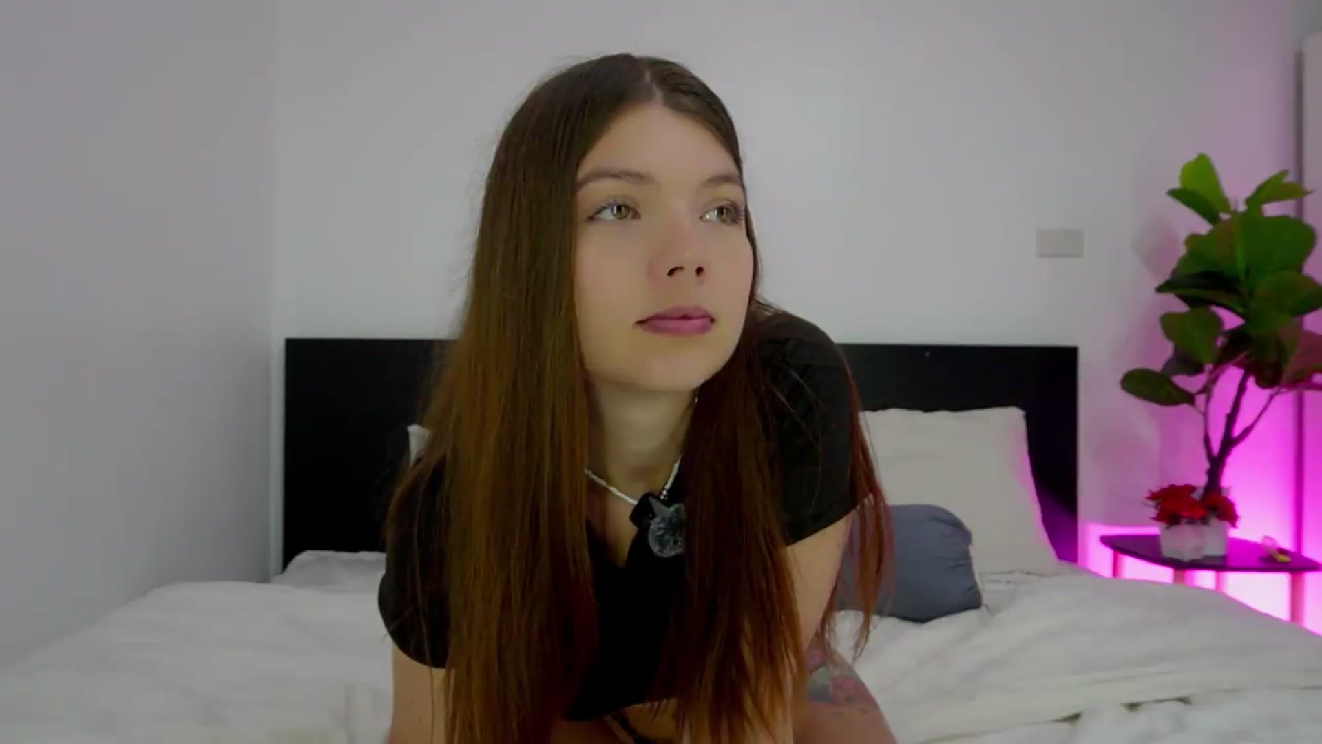 Gallery image thumbnail from Heeykitty's myfreecams stream on, 08/03/2026, 03:33 image 4 of 20