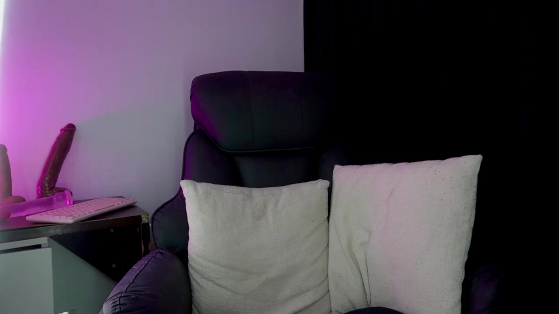 Gallery image thumbnail from Heeykitty's myfreecams stream on, 08/12/2026, 04:46 image 1 of 20